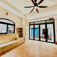 BÁN NHÀ MT Đ.ĐOÀN VĂN BƠ- XE HƠI ĐẬU CỬA- LƯU THÔNG NGUYỄN THẦN HIẾN- XÓM CHIẾU - NGUYỄN TẤT THÀNH.