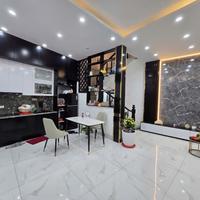 xuân thủy DT 37m x5 tầng 9,1 tỷ ngõ rộng 3m,thông các ngả,full nội thất