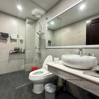 Bán nhà mặt đường Hoàng Ngọc Phách - 105m 4 tầng, - đường 12m - Giá 11.5 tỉ