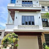 Bán nhà phân lô 15 Khúc Thừa Dụ - đường 15m - lô góc 2 mặt - Giá 4.38 tỉ