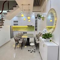 Nhà đẹp phố Ngọc Lâm  DT 35m xây 5 tầng  Ô tô cách vài bước  Hơn 9 tỷ tí ti