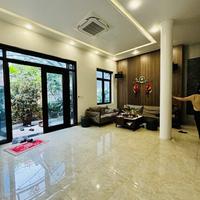 biệt thự sân vườn Ngọc Thuỵ, 200m x 4 tầng, mặt tiền 12.5m, 3 thoáng, ngõ thông, ôtô để trong sân