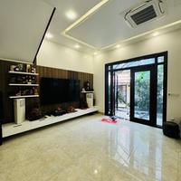 biệt thự sân vườn Ngọc Thuỵ, 200m x 4 tầng, mặt tiền 12.5m, 3 thoáng, ngõ thông, ôtô để trong sân