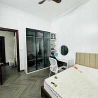 biệt thự sân vườn Ngọc Thuỵ, 200m x 4 tầng, mặt tiền 12.5m, 3 thoáng, ngõ thông, ôtô để trong sân