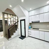 Bán nahf Khương Trung 2 thoáng, 6 tầng 8 ngủ, đủ nội thất chủ 9,9 tỷ