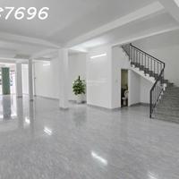 Cho thuê/Bán tòa nhà 3 tầng mặt tiền lô góc Nha Trang – Mặt bằng kinh doanh đa năng