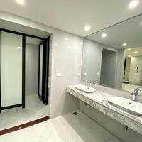 Cho Thuê Tòa Văn Phòng 9 Tầng MP Hoàng Ngân. DT 210m2.MT 12.15m.Vị Trí Lô Góc. Giá 400tr/th
