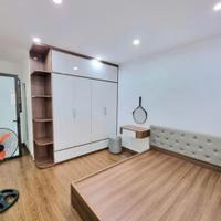 Bán nhà phố Hào Nam 40/45m2 5tầng thang máy MT 3.8m giá chào 10.8 tỷ Đống Đa