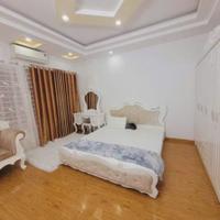 Bán nhà phố Hào Nam 40/45m2 5tầng thang máy MT 3.8m giá chào 10.8 tỷ Đống Đa