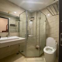 Bán nhà phố Hào Nam 40/45m2 5tầng thang máy MT 3.8m giá chào 10.8 tỷ Đống Đa