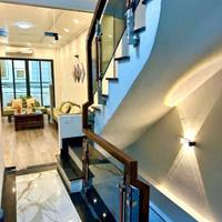 phố ngọc hà DT 48m x 5 tầng 18 tỷ.ô tô đỗ cửa,dân xây mới,ngõ thông