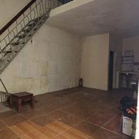 Cho thuê nhà dài hạn tại phố Thạch Cầu, giao thông tốt, oto dừng cửa