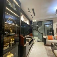 Chỉ 22 tỷ có ngay nhà Việt Hưng mặt tiền 8m, dt 61m.