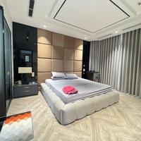 Bán biệt thự nhà phố Nguyễn Văn Cừ- Phân Lô- Ô tô tránh- Sát Phố - 160m mặt tiền rộng- 30,2 tỷ(TL)