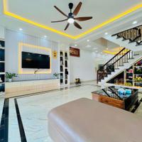 Nhà Khúc Thừa Dụ - 75m 4 tầng - ô.tô đỗ cửa - Đẹp như mớia