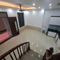 Nhà Tứ Hiệp “nhỏ mà có võ” – 5 tầng, 4 phòng ngủ, giếng trời cực thoáng, ở sướng trong tầm tài