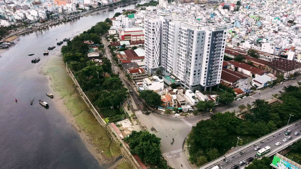 Chính chủ cần chuyển nhượng shophouse Riva Park Q4, giá rẻ hơn căn hộ, cách Q1 5ph đi xe